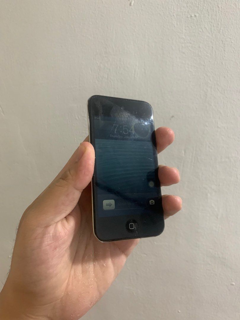 iPod touch 4th gen 8gb (Category: Portable Music Players) located in Bulacan. Submitted by apple_siri (Listing ID 1278501500, Image 2). Description: Issue gray spot and hairline sa lcd home button lubog pero may assistive touch naman power button goods may songs ng nakalagay gagamitin na lng.