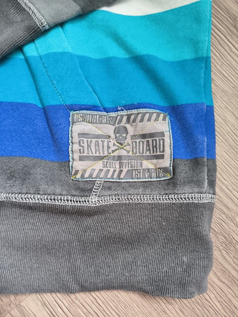 Jacket (Category: Babies & Kids Fashion) located in Singapore. Submitted by happy_happy_mum (Listing ID 1278476513, Image 3). Description: Boys hoodie jacket..