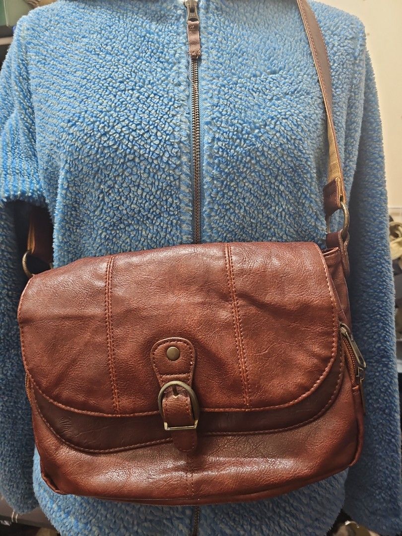 Legato Largo Sling Bag