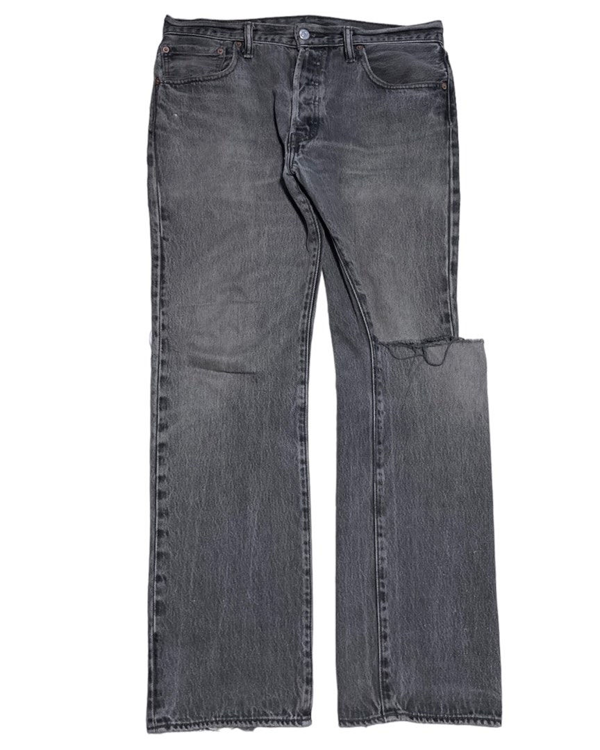 Levi's busted 2025 knee jeans
