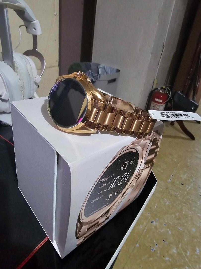 Michael kors rose deals gold bradshaw smartwatch
