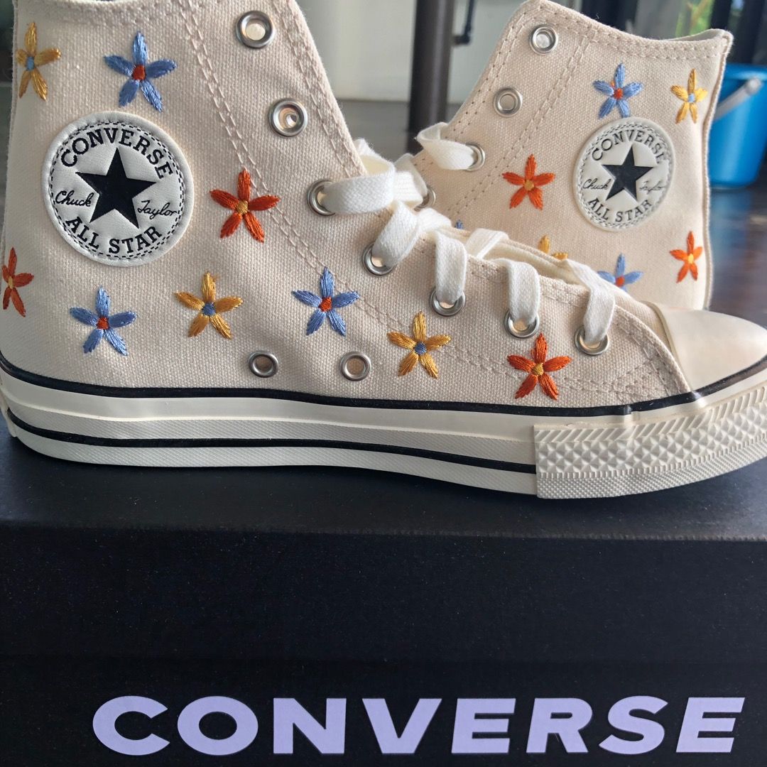 New embroidered sale converse