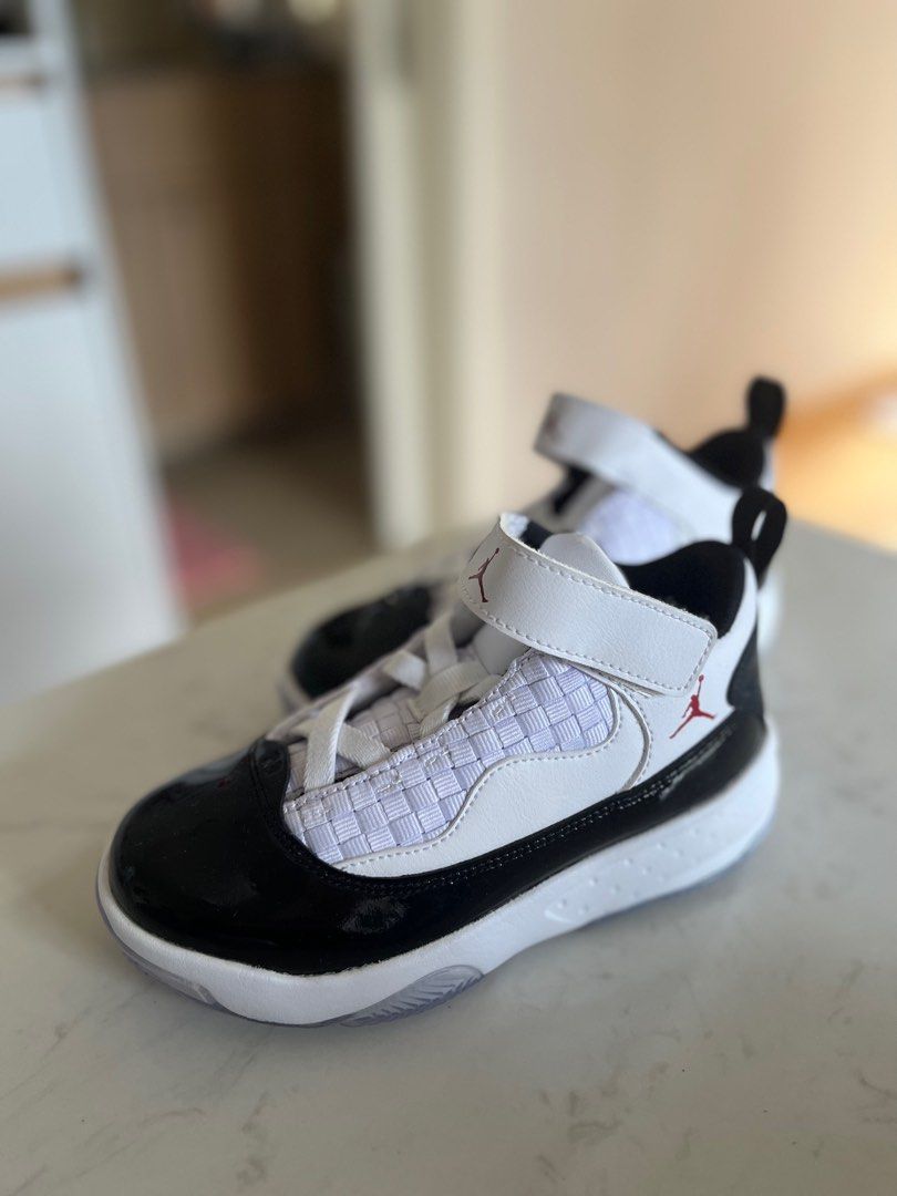 Nike max aura 2 deals