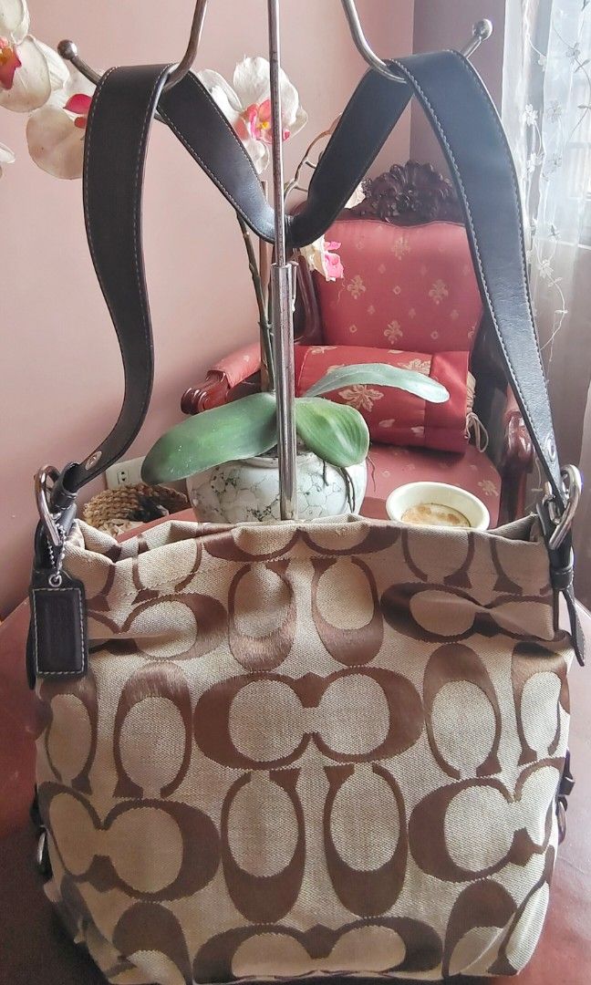Original Coach Signature Duffle 2 way Bag Price negotiable