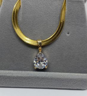 Pear teardrop pendant gold necklace with jewelry box