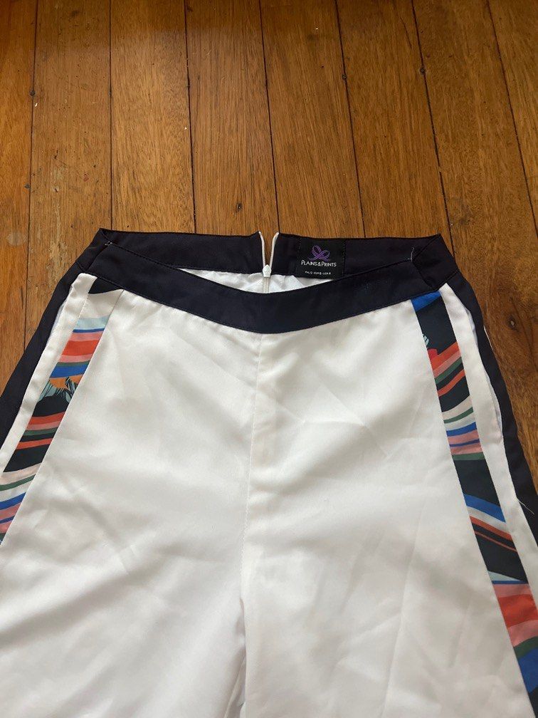Plains and Prints under knee pants (Category: Other Bottoms) located in San Juan City. Submitted by carenlucena (Listing ID 1278433417, Image 3). Description: .