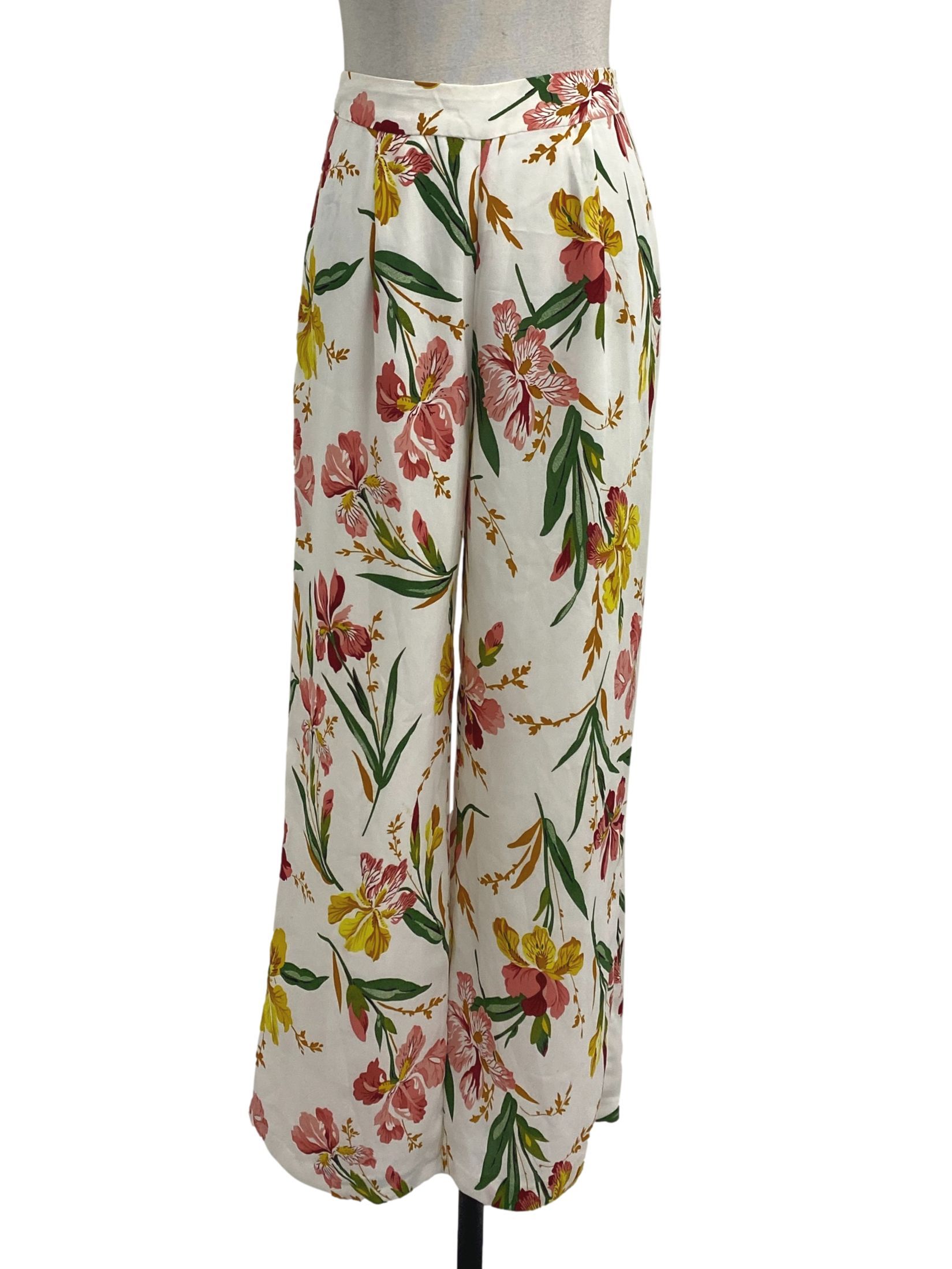 Floral Print Ruffle Shorts - White - Pomelo Fashion