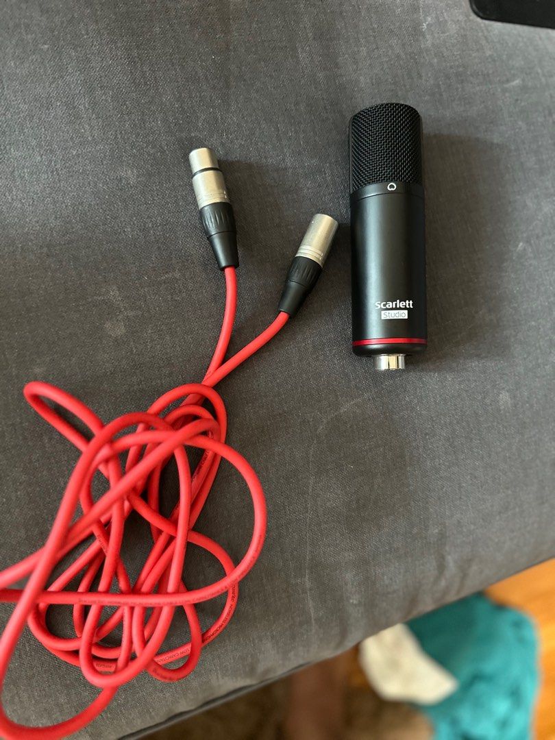 Scarlett CM25 mkIII cardoid condenser XLR microphone with original