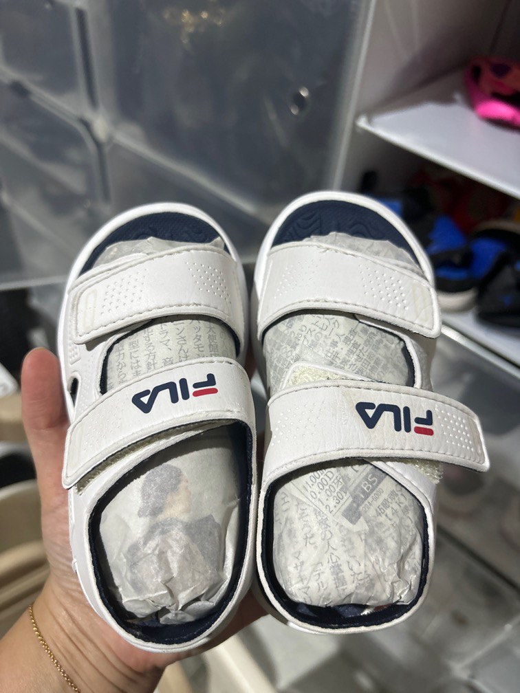 Sandal hot sale fila perempuan