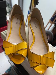 Cheap sales yellow flats