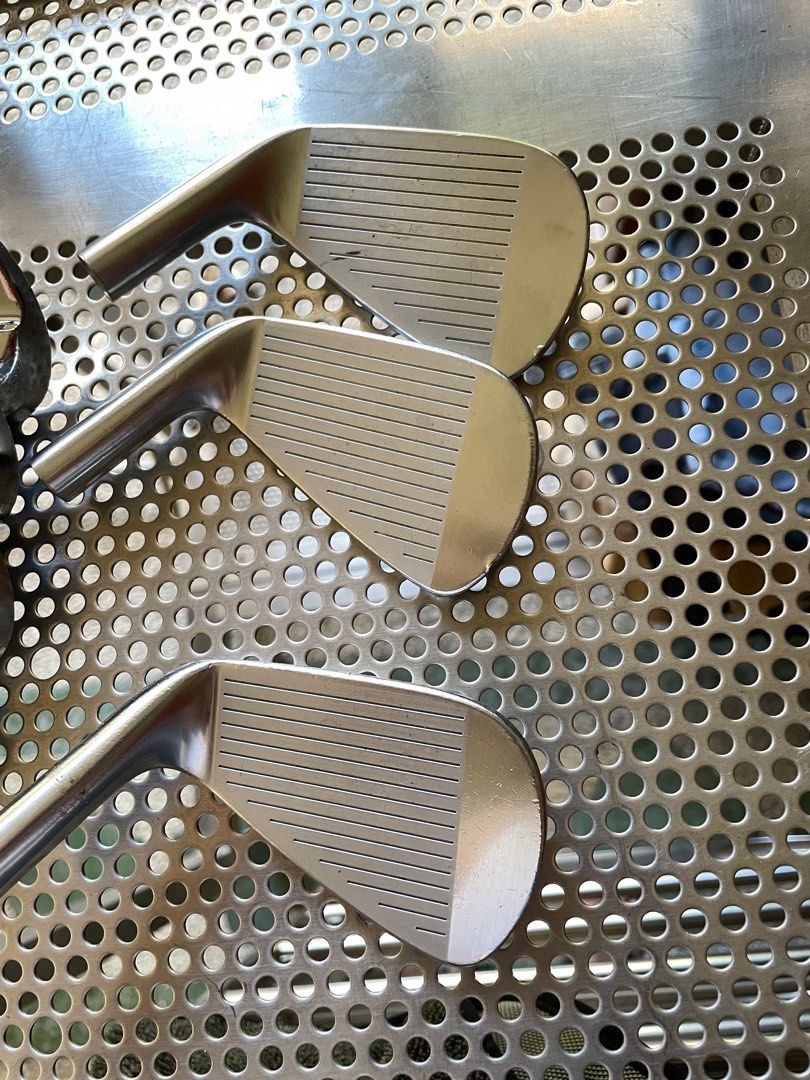 Srixon 745 heads (Category: Golf) located in Manila. Submitted by kyleramooos (Listing ID 1278558269, Image 3). Description: Standard loft and lie With dents and chips Face is in good condition.