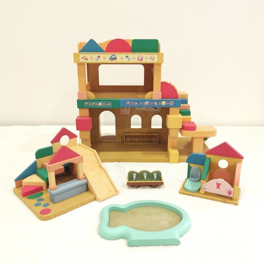 Sylvanian Families Primrose Nursery Primrose Kindergarten with Accessories