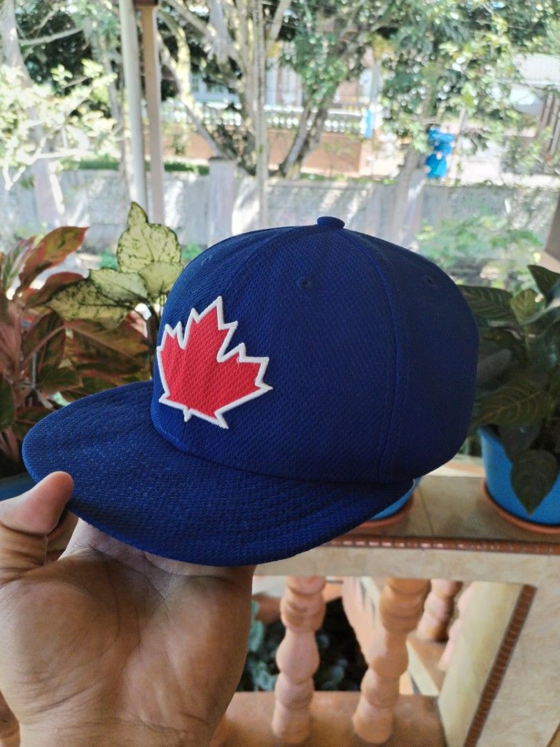 Black blue jays hat clearance with red maple leaf