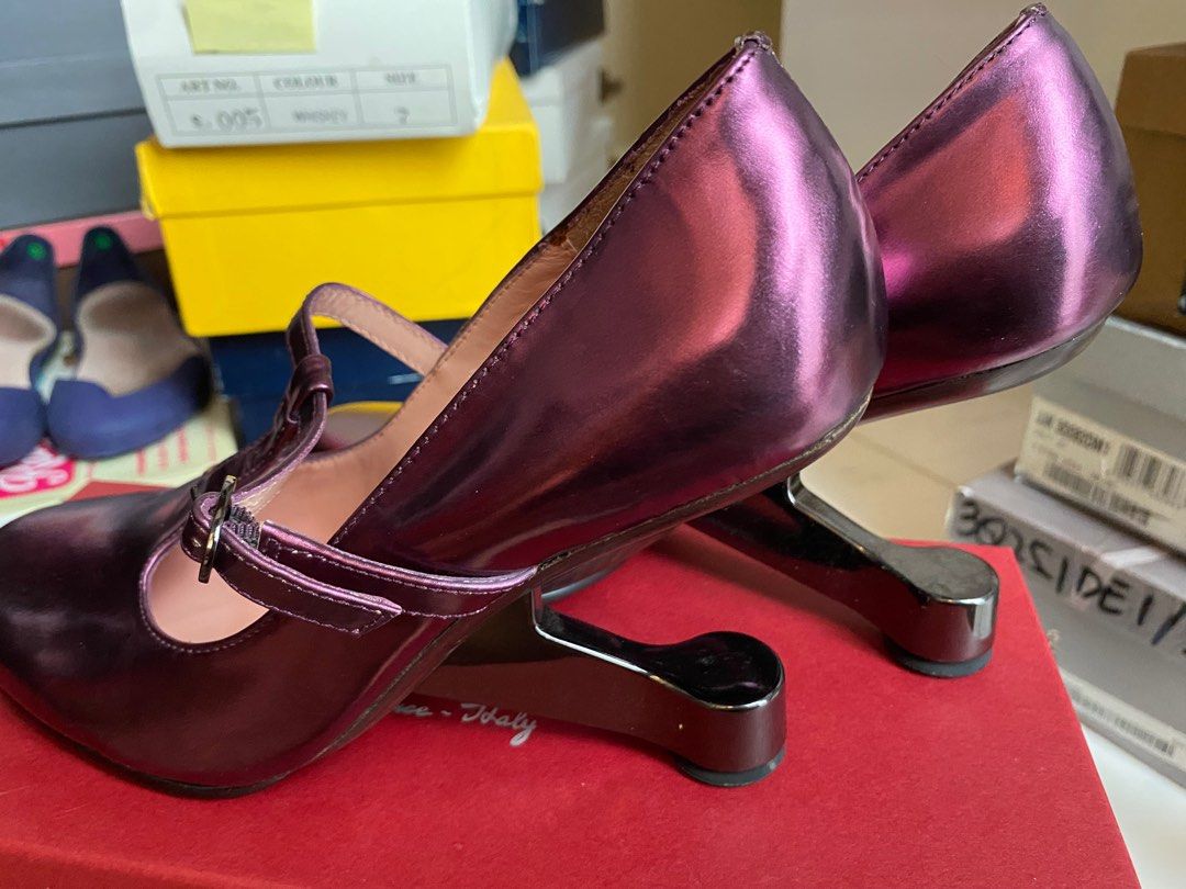 Purple top leather pumps
