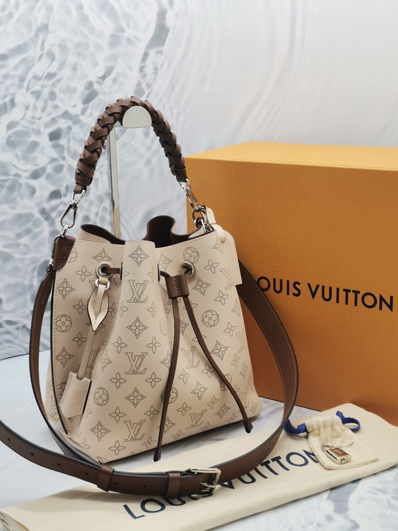 UNUSED 2022 LOUIS VUITTON MURIA CREME BUCKET MAHINA CALFSKIN