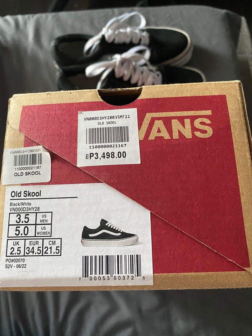 Vans Old Skool (Category: Sneakers) located in Mandaluyong City. Submitted by aneeeeeee (Listing ID 1278476412, Image 2). Description: For sale: Vans Old Skool - 800 php Size 5 womens (21.5cm), still with box Just needs cleaning Pick up mandaluyong area.