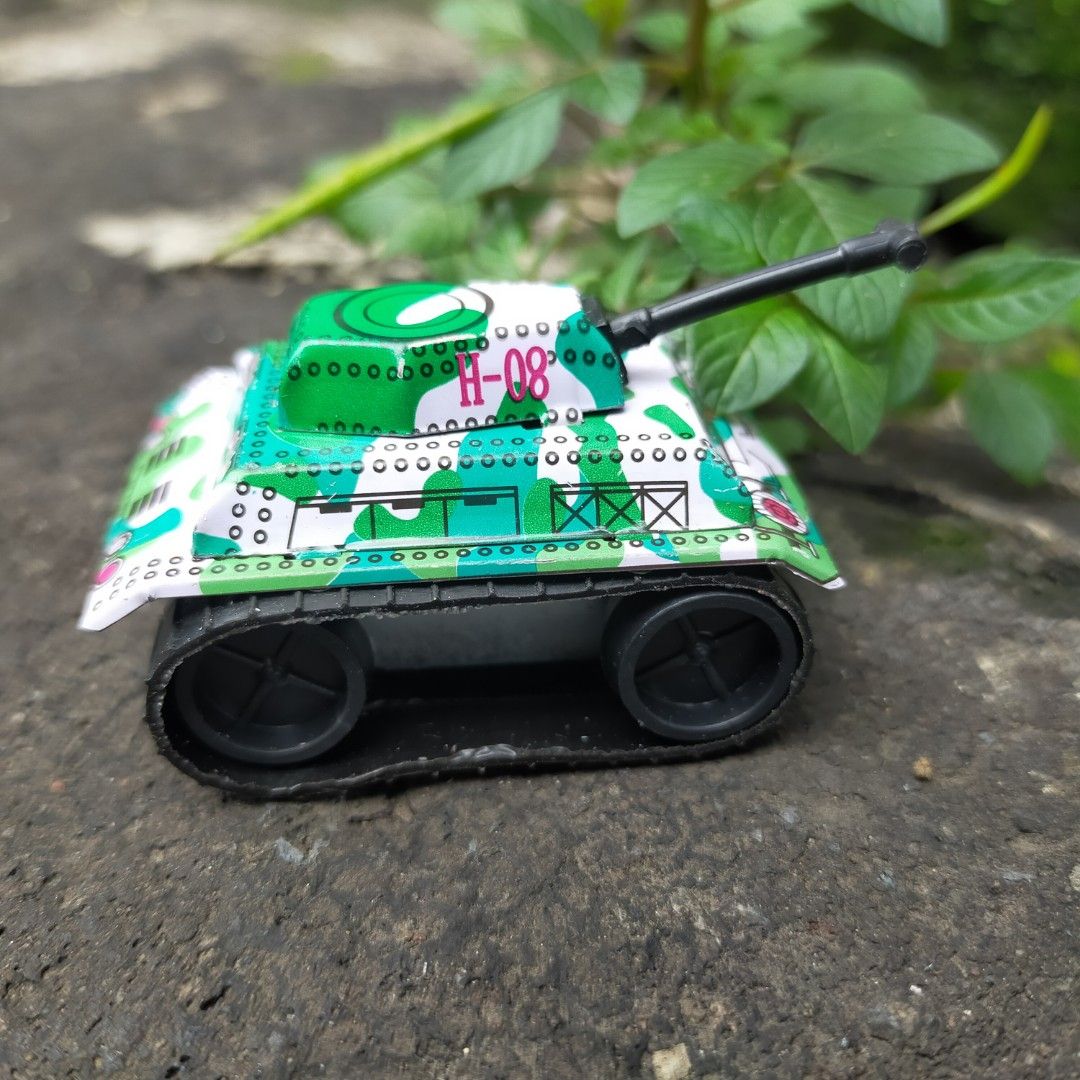 Vintage Mini Military Army Tank tin Model Retro toys tin rare item
