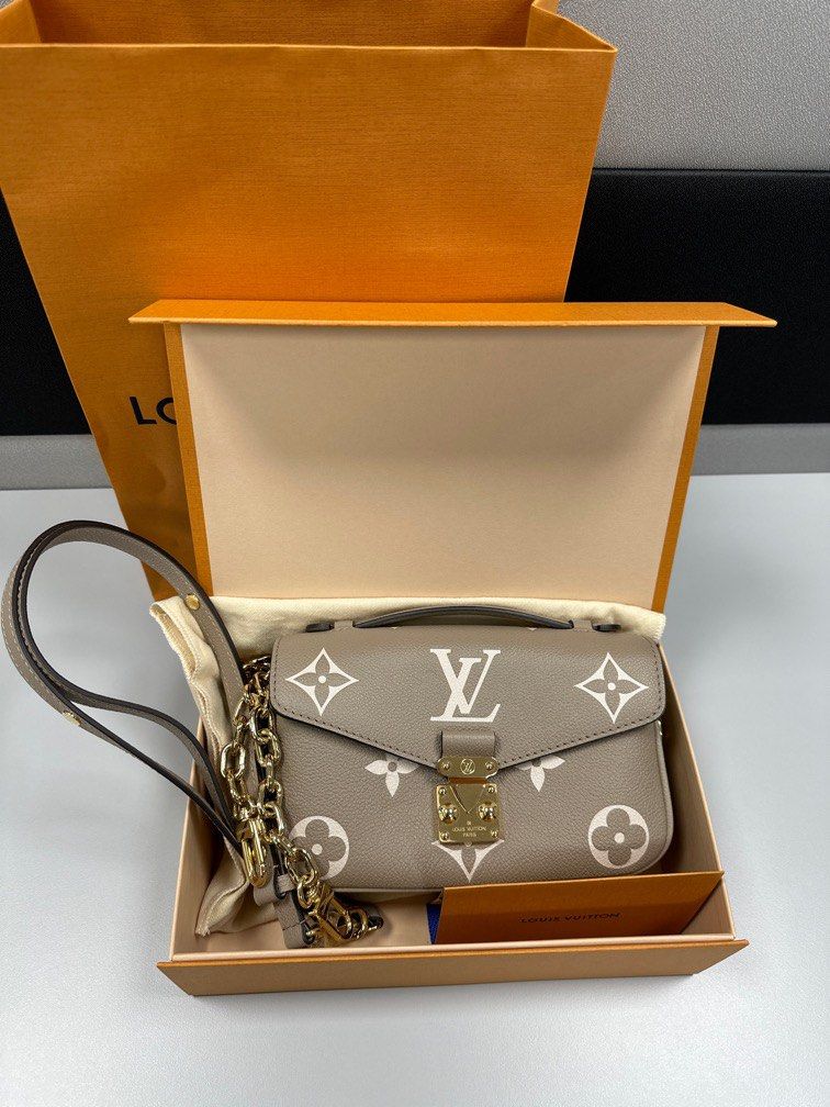louis vuitton pochette cream