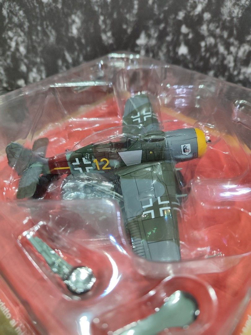 2 MAQUETTES D'AVION 1/72 MUSTANG P-51D Soclaine , avion delta dart us
