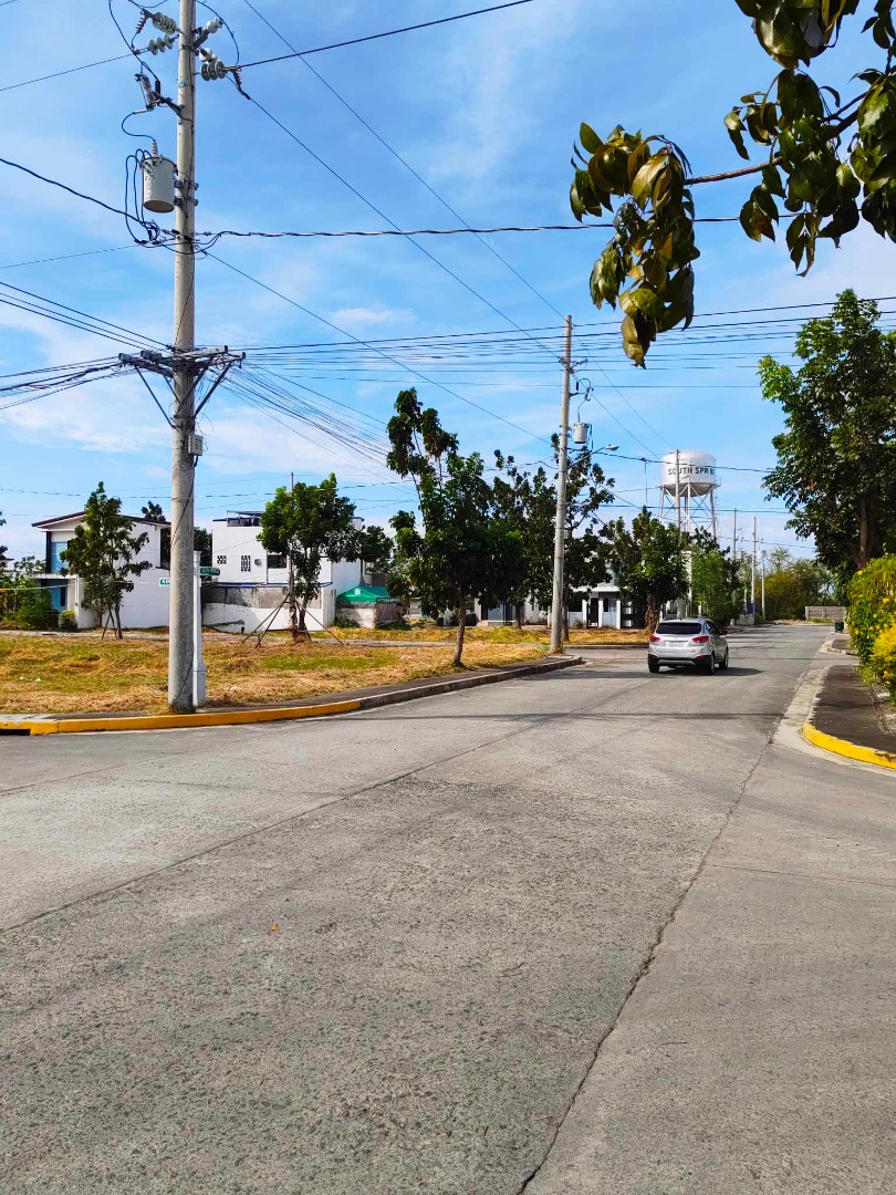 164 sqm lot for sale in South Springs Binan, Laguna. Accessible to