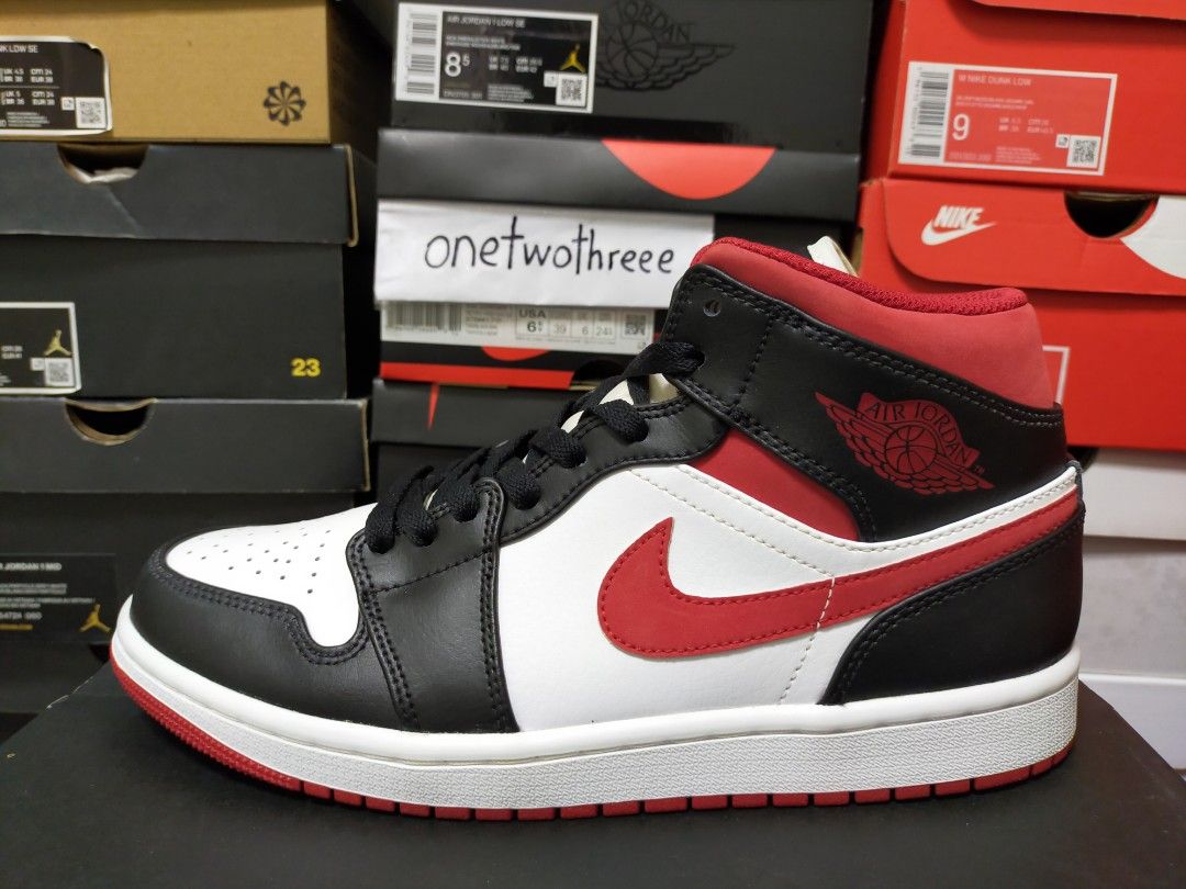 Jordan 1 retro black clearance gym red