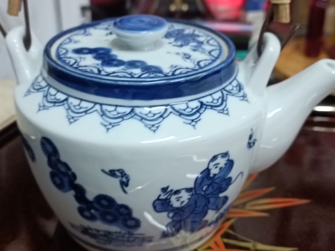 早期唐草青花收藏壺茶壺（大隻）, 興趣及遊戲, 收藏品及紀念品, 古董與