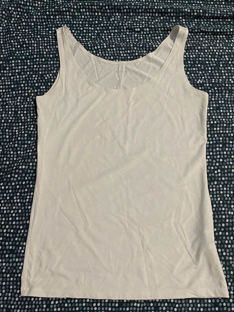 Airism Uniqlo, Women's Fashion, Tops, Sleeveless on Carousell