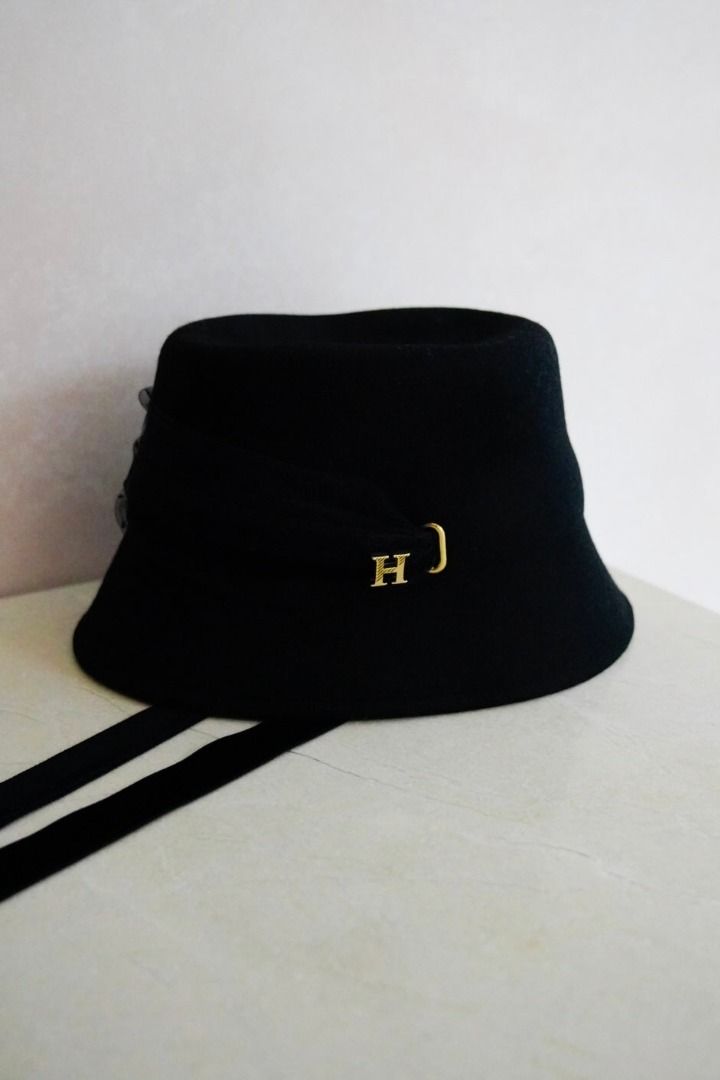 サイズはSサイズ 専用Herlipto Velvet Tule Ribbon Cloche Hat