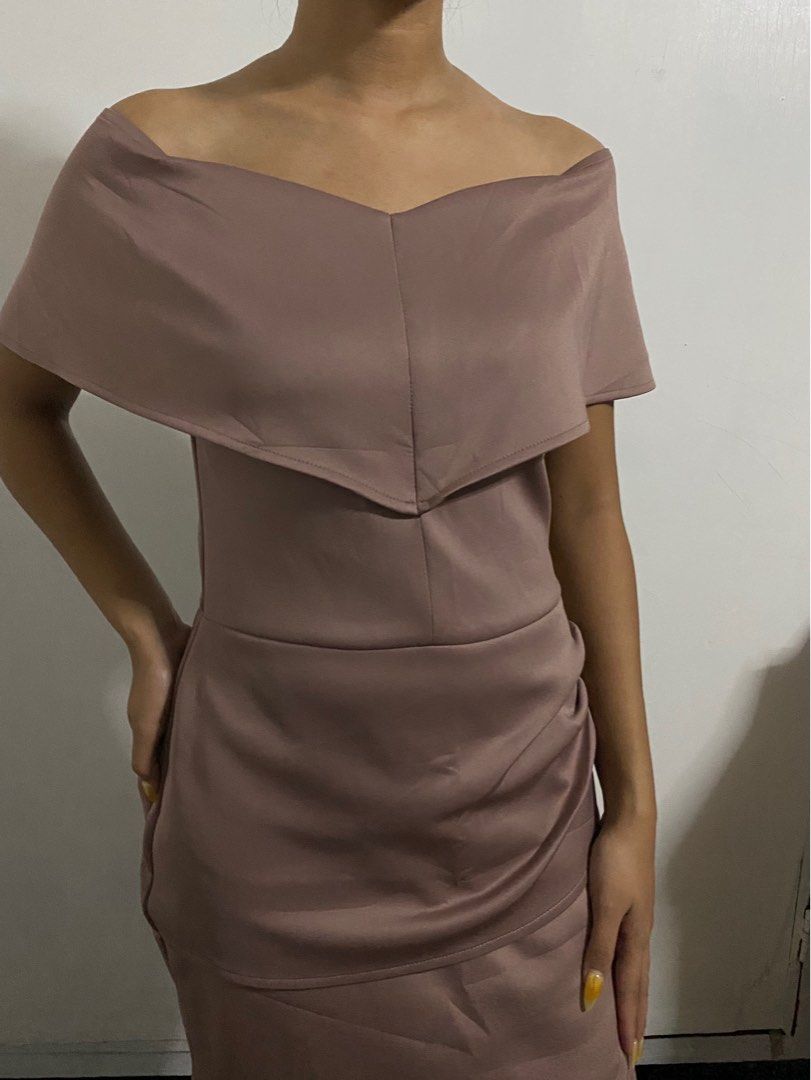 Apartment 8 Off-Shoulder Long Gown (Category: Evening dresses & gowns) located in Quezon City. Submitted by katarinuh (Listing ID 1278719874, Image 2). Description: Apartment 8 Original Price: P4,700 Orig Size: Large Altered Size: Medium.