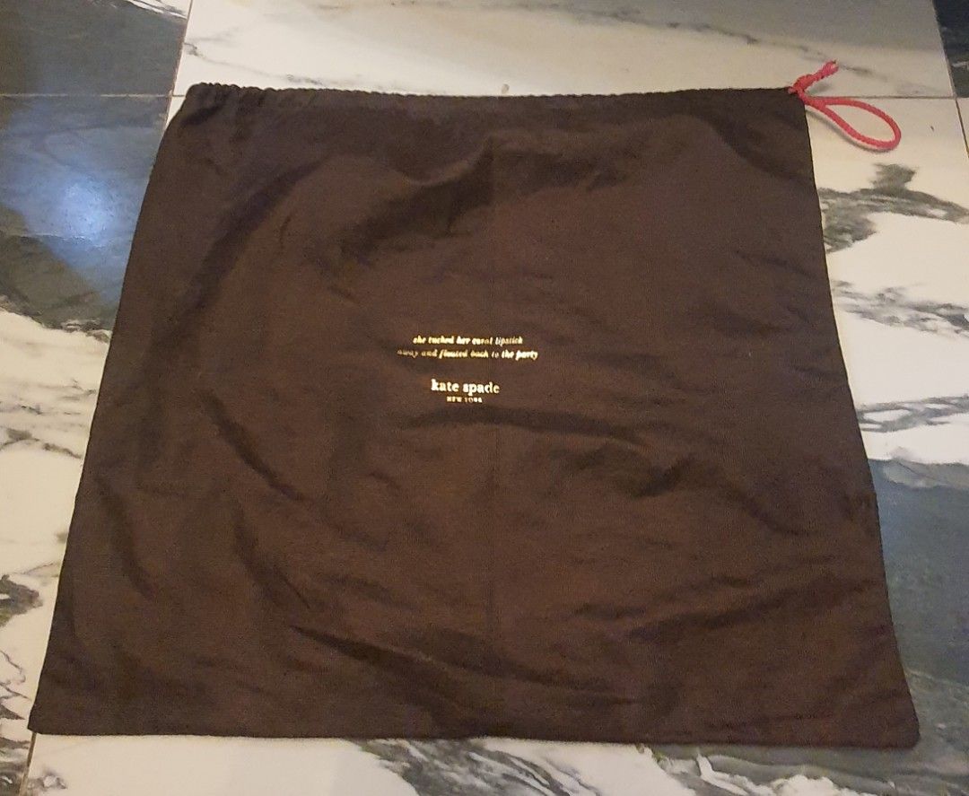 Authentic kate spade dust bag (Category: Luxury Bags & Wallets) located in Cavite. Submitted by ohmie23 (Listing ID 1278758308, Image 1). Description: Authentic kate spade dust bag 19x17 inch.
