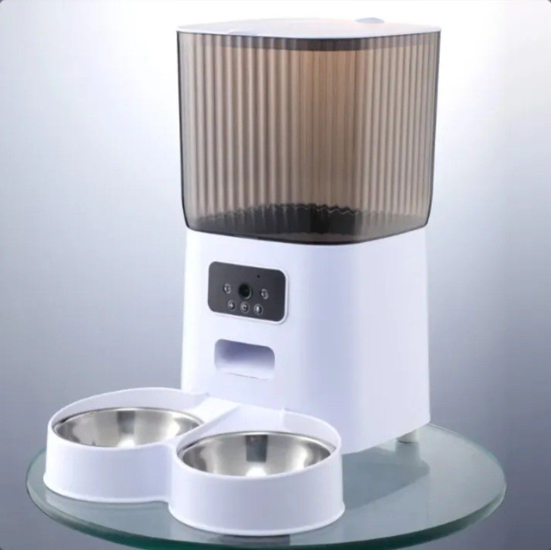 Automatic kibble dispenser, Pet Supplies, Homes & Other Pet Accessories on Carousell