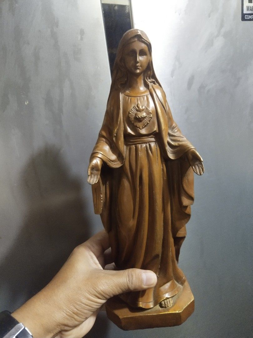 Brass Mama Mary statue display, Hobbies & Toys, Memorabilia