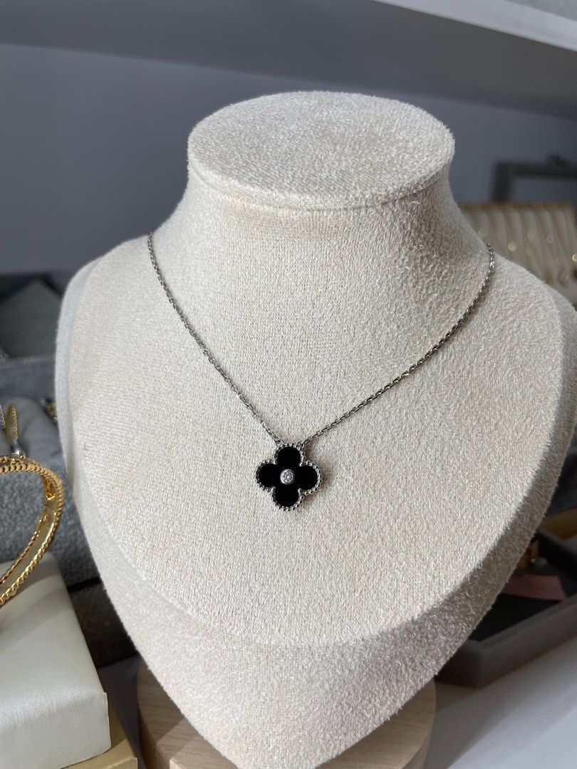 18kt Gold Black Onyx Clover Necklace | Barry's Jewellers