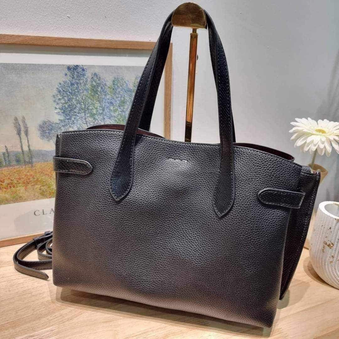 Coach Hanna Caryall (Category: Luxury Bags & Wallets) located in Rizal. Submitted by LuxbyMarifrance (Listing ID 1278743576, Image 2). Description: 🏷️ 2,800 only + SF 💼 Coach Hanna Carryall 📏 11 3/4″ (L) x 9″ (H) x 5 1/2″ (W) 📌 with dust bag, paper bag and care card ✨All trademarks, logos and brand names are reserved and property of the original brand owners. #coachph #authenticqualitybagsph #authenticqualitybags #lowestpriceguaranteed #cochf