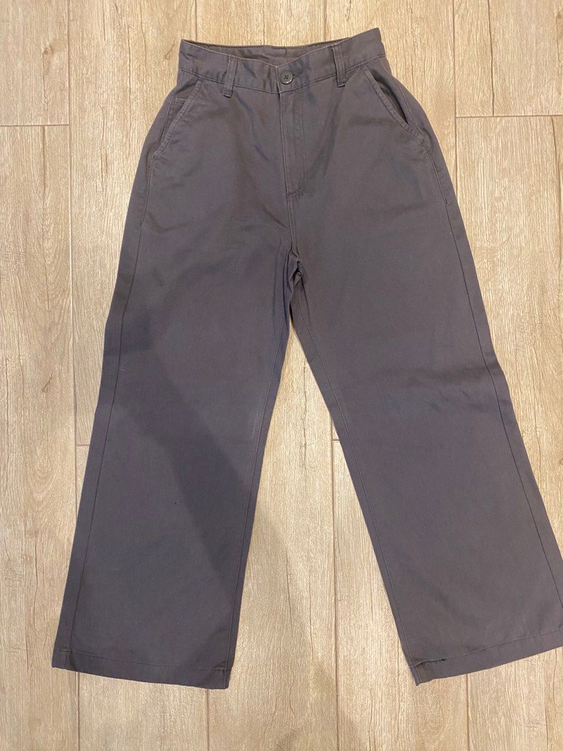 COTTON ON GRAY PARKER PANTS (Category: Jeans) located in Las Pinas. Submitted by sgon222 (Listing ID 1278876654, Image 2). Description: ‼️ READ ME PLS ‼️ Measurements: (manual measurements so expect a 1-2cm difference) W: 12.8 R: 12 L: 38 Pm for more info - Shipping will be shouldered by the buyer - MOP: Gcash - 2 day reservation only - STRICTLY NO RETURNS, REFUNDS, AND CANCELLATIONS - ONLY OFFER IF YOU’LL ACTUALLY BUY .