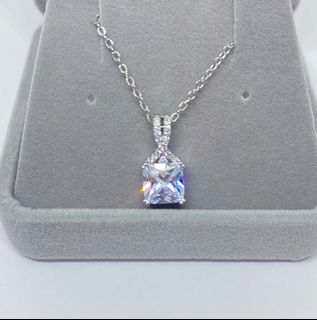 Diamond pendant silver wedding necklace event with jewelry box