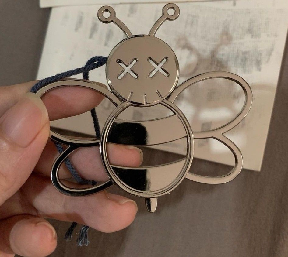 Keychain Dior X Kaws Bee Dior Bee Keychain Dior X Kaws Bee Bag Charm