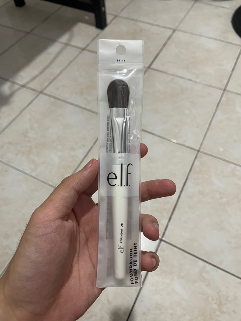 e.l.f. Foundation Brush, Beauty & Personal Care, Face, Makeup on Carousell