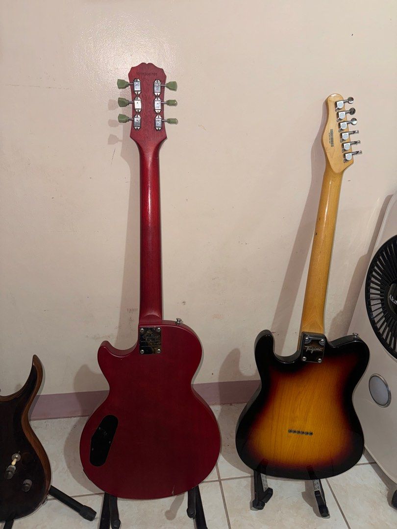 epiphone lespaul (Category: Musical Instruments) located in Makati City. Submitted by kristinechuascloset (Listing ID 1278823840, Image 3). Description: walang issue ayos na ayos.