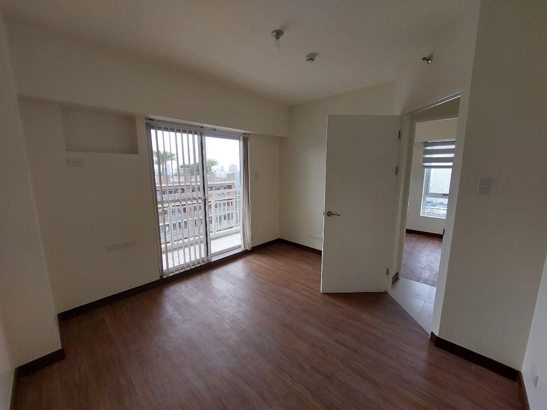 For Rent 3br Corner with parking Fairlane Residences Kapitolyo Pasig 5mins away from BGC and
