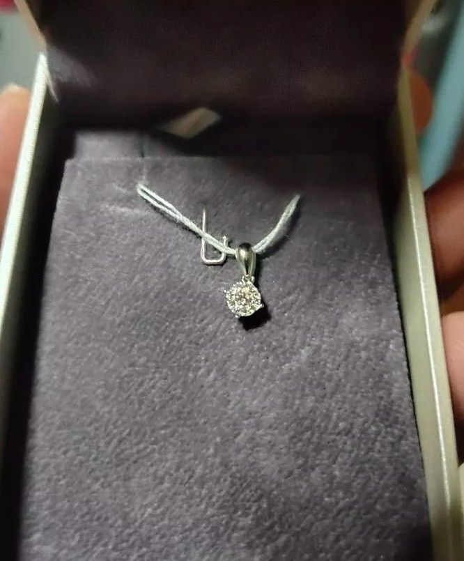Goldheart 0.5ct diamond pendant with receipt box brand new