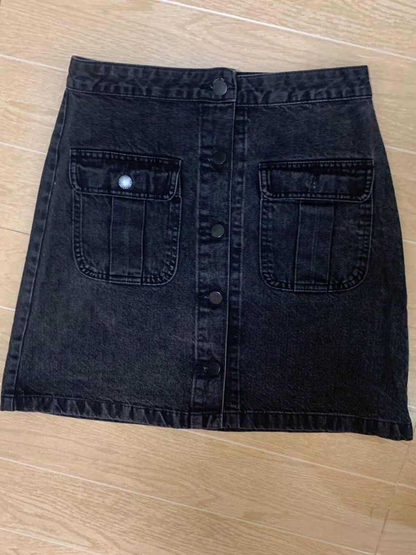 GU Black Denim Skirt (Category: Skirts) located in Quezon City. Submitted by TheGoodFind (Listing ID 1278746019, Image 1). Description: - used only a twice - bought this in GU Taiwan so its of good quality and authentic - flawless .
