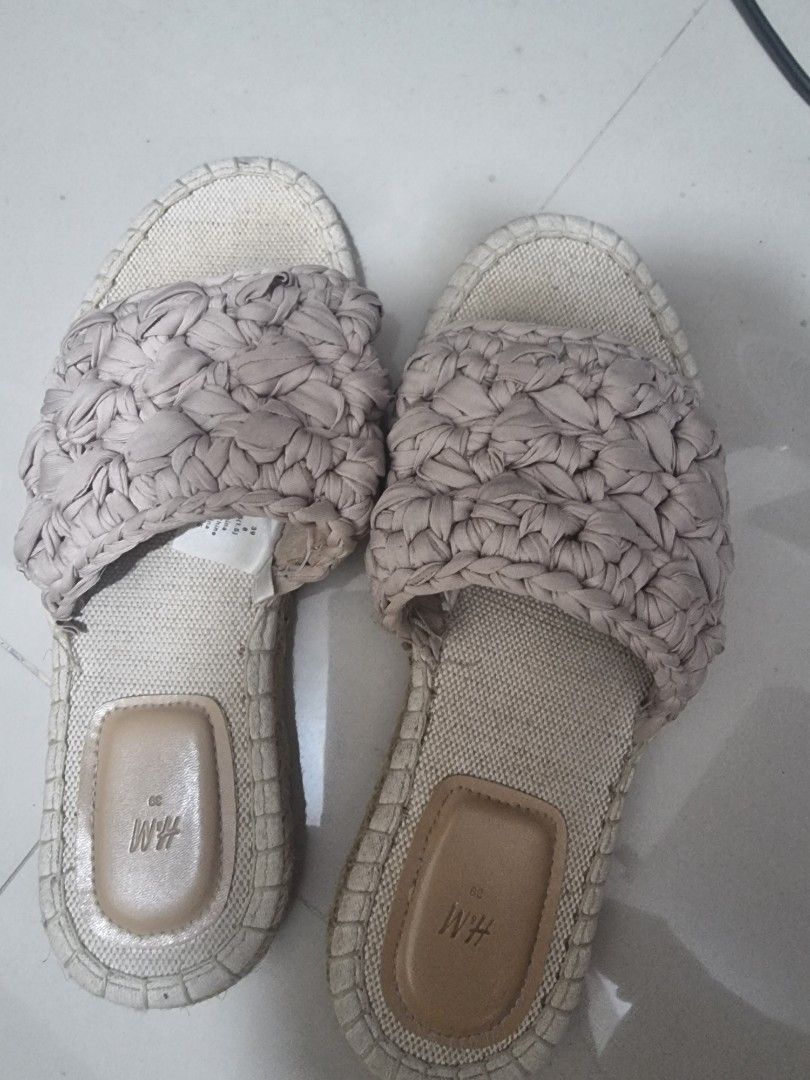 H M slippers nude brown Women s Fashion Footwear Slippers and slides on Carousell