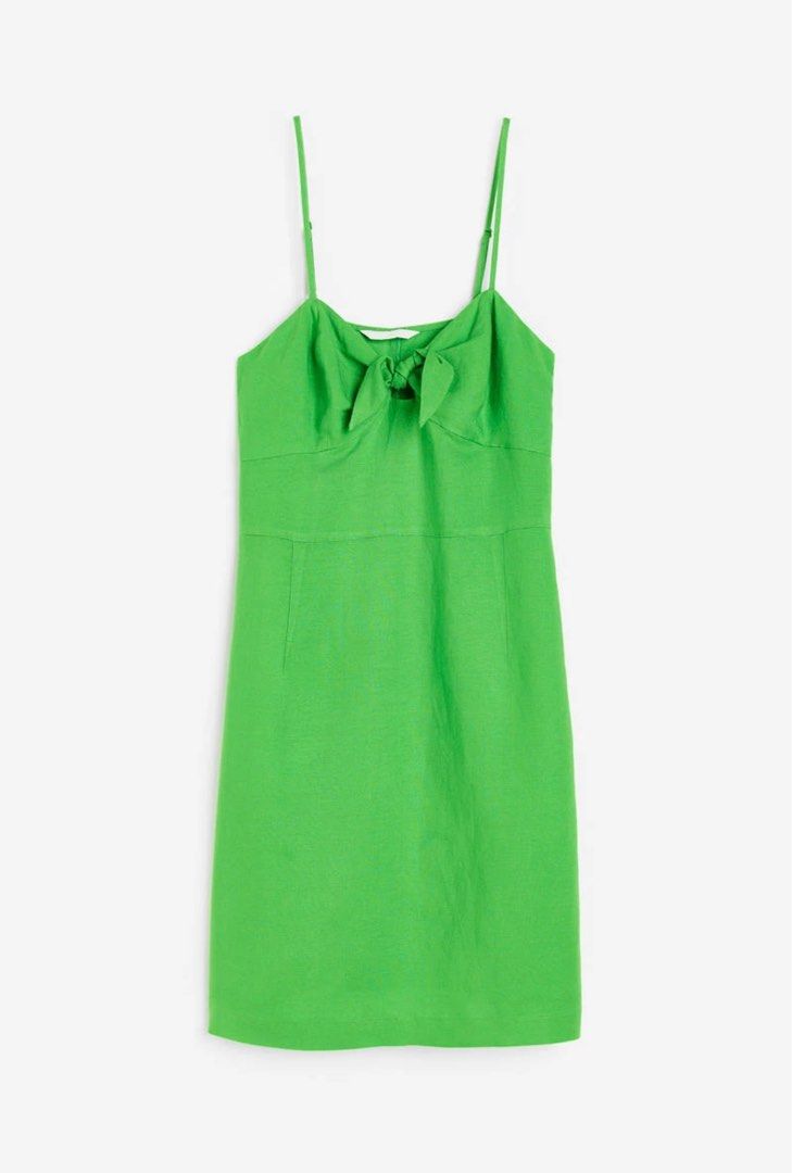 H&M Tie Front Linen Dress (Category: Dresses) located in Paranaque City. Submitted by michfinds (Listing ID 1278793436, Image 3). Description: Brand new 💯 Authentic H&M Front Tie Cami Linen Dress Color: Green Size on tag: 34 *with adjustable straps *zipper on the side Bought for 1600 Selling low RFS: bought as a gift, change of plans Super nice! #dress #h&m #f21 #chic #comfy #green #tie #emerald green #cami #sleeve less #sleeveless #button #eleg