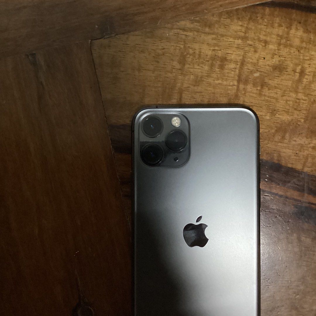 iPhone 11 Pro Space Grey 64 GB (can do meet ups!) (Category: iPhone 11 Series) located in Makati City. Submitted by aliyahspreloved (Listing ID 1278748412, Image 1). Description: can do meet ups!.