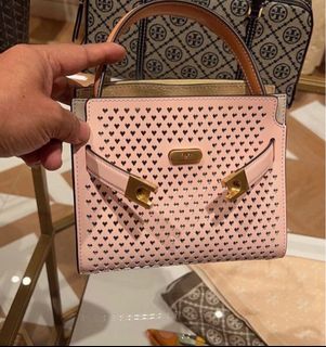 (Category: ) located in . Submitted by outletfindsbyara (Listing ID 1278746123, Image 1). Description: .