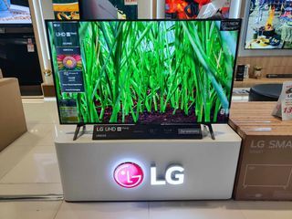 LIST LG 4K UHD SMART TV w/MAGIC REMOTE