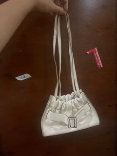 (Category: ) located in . Submitted by BellaCo (Listing ID 1278712759, Image 1). Description: .