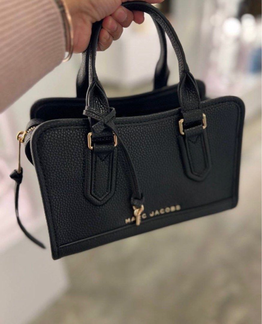 Marc Jacobs - Drifter Satchel (Small) (Category: Luxury Bags & Wallets) located in Pasig City. Submitted by outletfindsbyara (Listing ID 1278699590, Image 2). Description: .