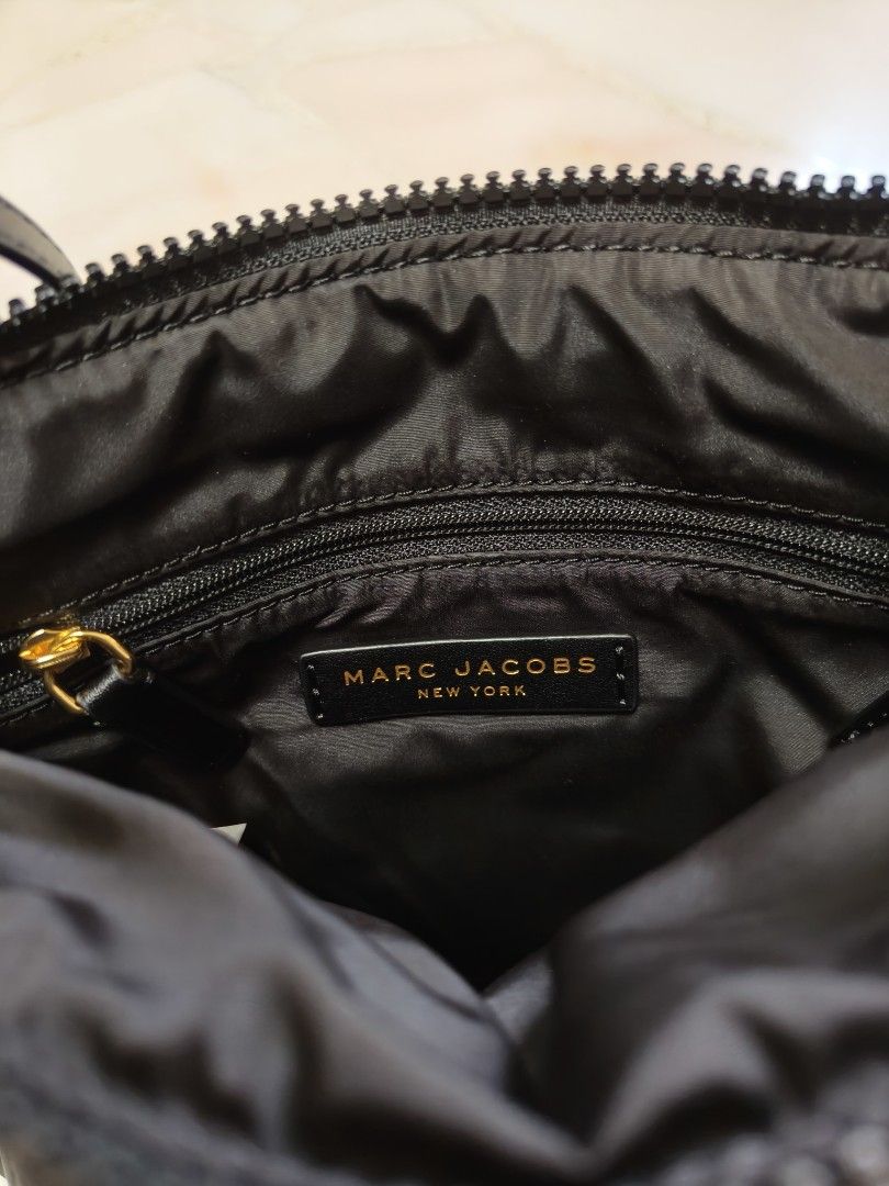 marc jacobs logo quilted phone crossbody bag